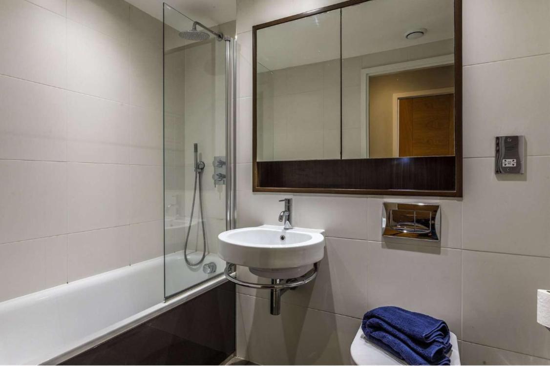 Private Room Available In Spacious High Rise Apartment With Park & City View Dublin Eksteriør billede